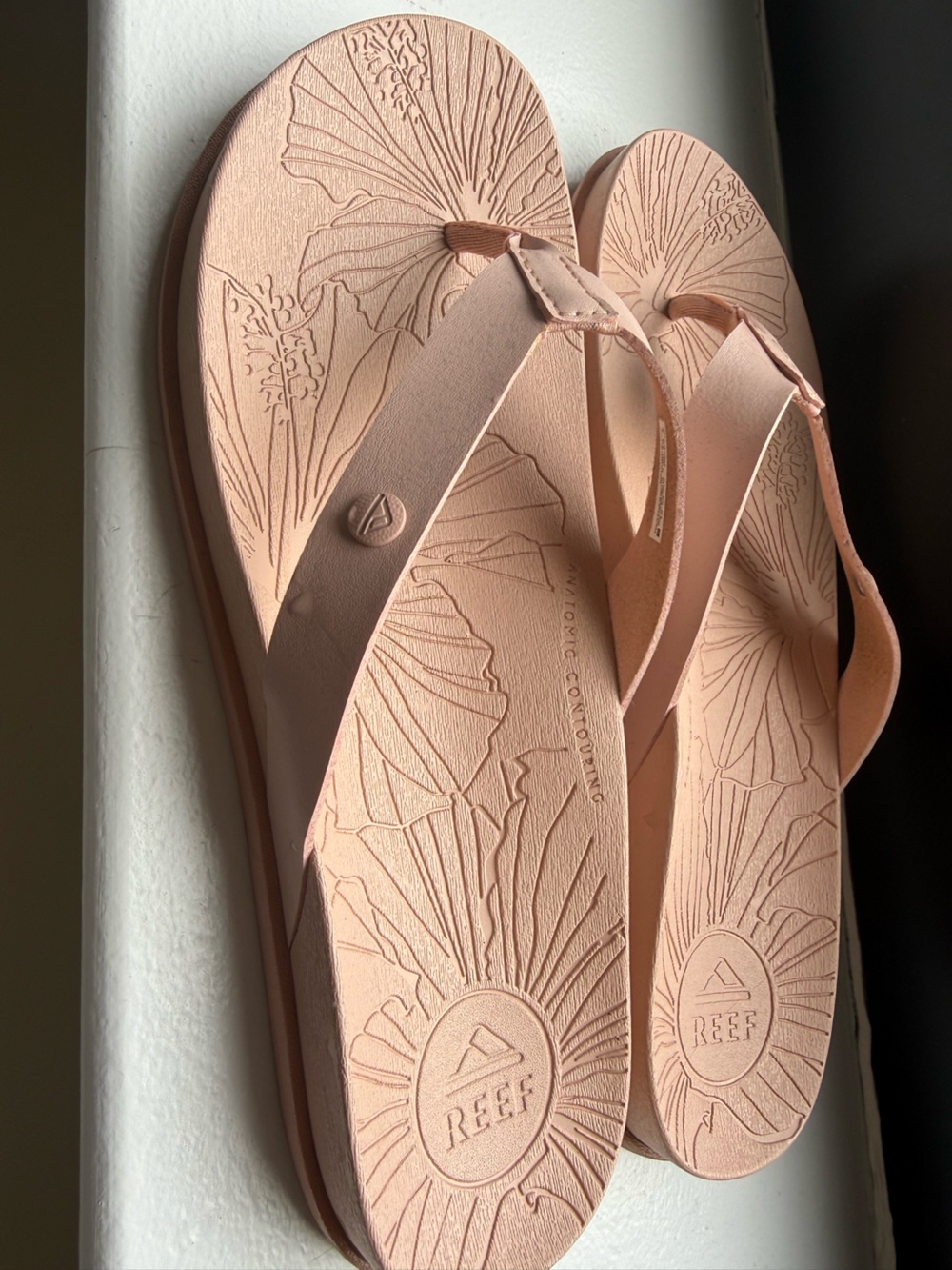 Reef Cushion Porto Cruz - Pink Floral-Embossed Flip Flops - Picture 3 of 4